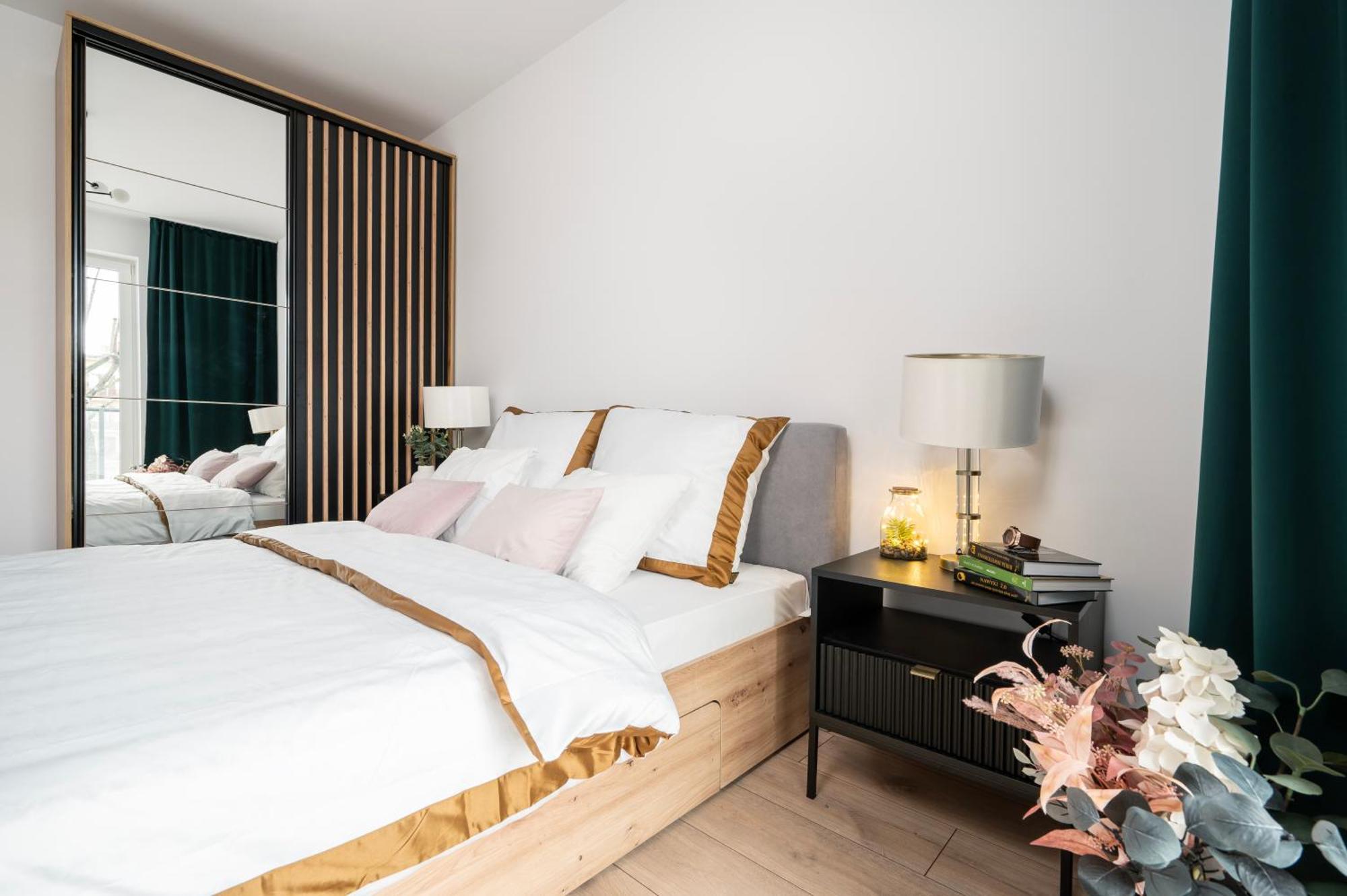 Manufaktura Residence - Apartamenty Prestiz Z Garazem Podziemnym I Dwoma Lazienkami Łódź Dış mekan fotoğraf